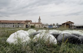 Riso, i segni del lavoro - 2005/2009 - <p>Campagna fotografica sulle province risicole italiane promossa da Promoriso.</p>
<p>Libro - <em>IL RISO, territorio, cultura, lavoro -</em> a cura di Giorgio G. Negri, fotografie di Francesco Radino, Mario Finotti, Vittorio Fossati, Diabasis, 2007.</p>
<p>Vedi anche in VIDEO</p>