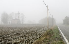 Riso, i segni del lavoro - 2005/2009 - <p>Campagna fotografica sulle province risicole italiane promossa da Promoriso.</p>
<p>Libro - <em>IL RISO, territorio, cultura, lavoro -</em> a cura di Giorgio G. Negri, fotografie di Francesco Radino, Mario Finotti, Vittorio Fossati, Diabasis, 2007.</p>
<p>Vedi anche in VIDEO</p>